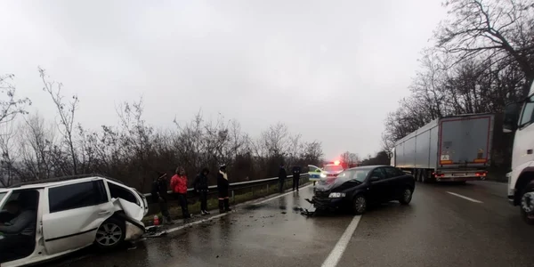 Accident rutier pe DN7 - Dealul Negru în Milcoiu - Vâlcea Foto Adevărul