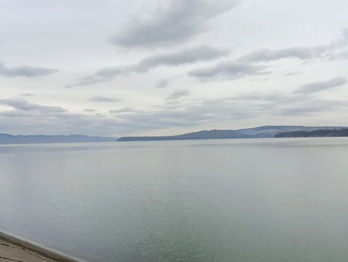 Luciul de apă pe Lacul Răcăciuni a ajuns de la 2000 la 1700 de hectare FOTO Mircea Albu