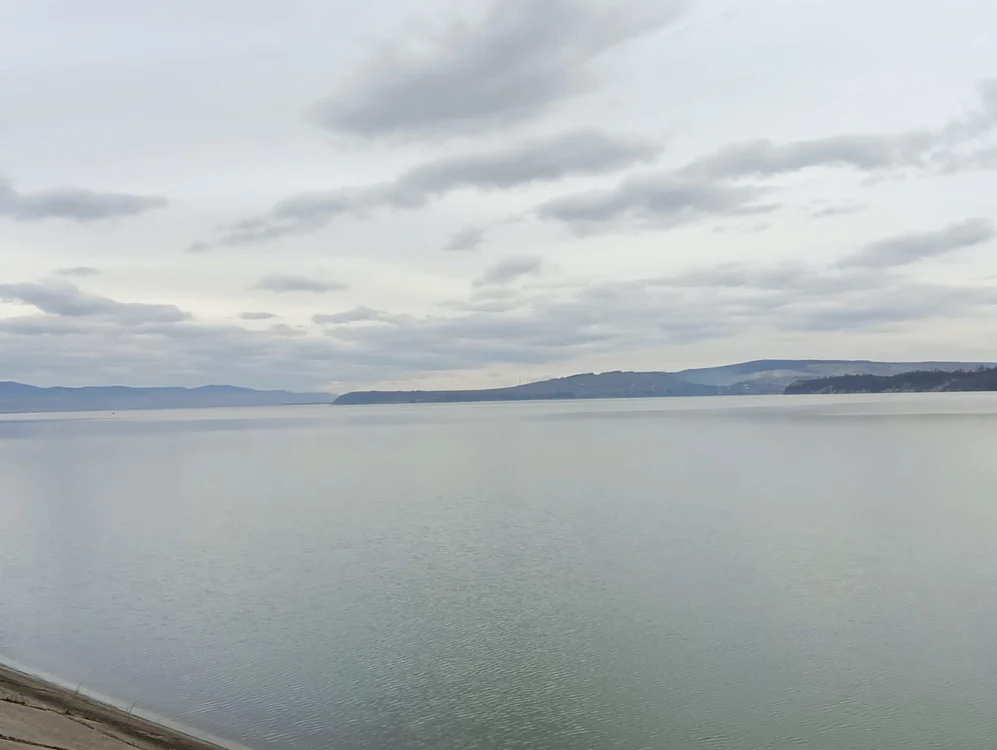 Luciul de apă pe Lacul Răcăciuni a ajuns de la 2000 la 1700 de hectare FOTO Mircea Albu 