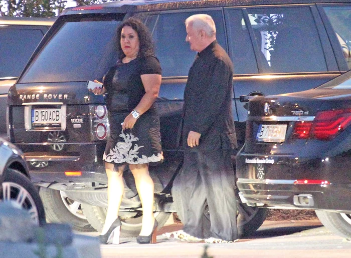 6 iulie -  Irinel a ieşit din  club la 5.30 dimineaţa,  însoţit de o amică