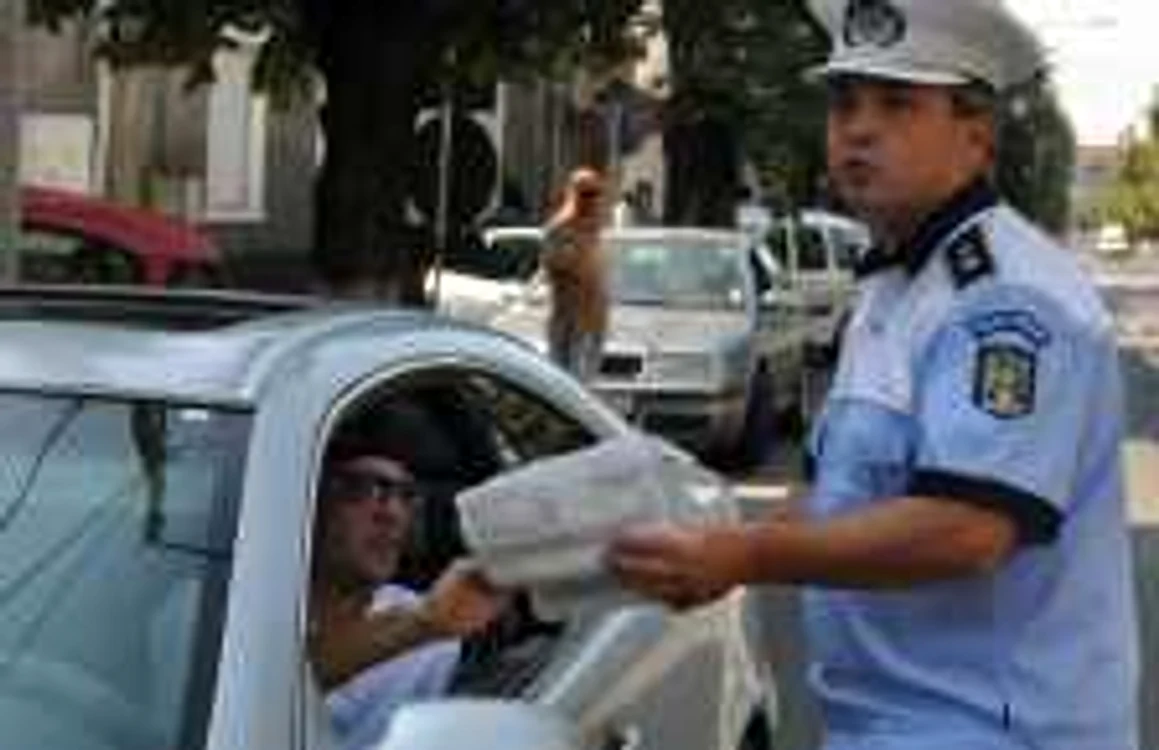 POliţiştii au oprit maşina în trafic. Foto arhivă