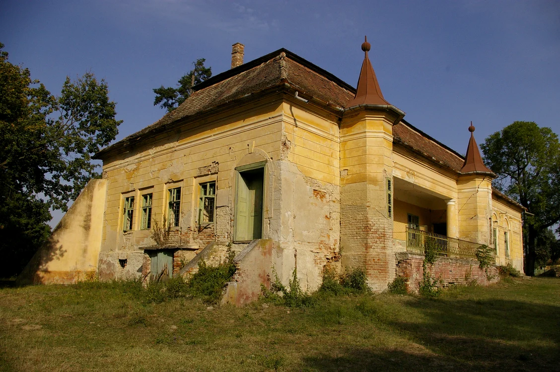 Castelul „Wekerle Petala” din Clopodia jpeg