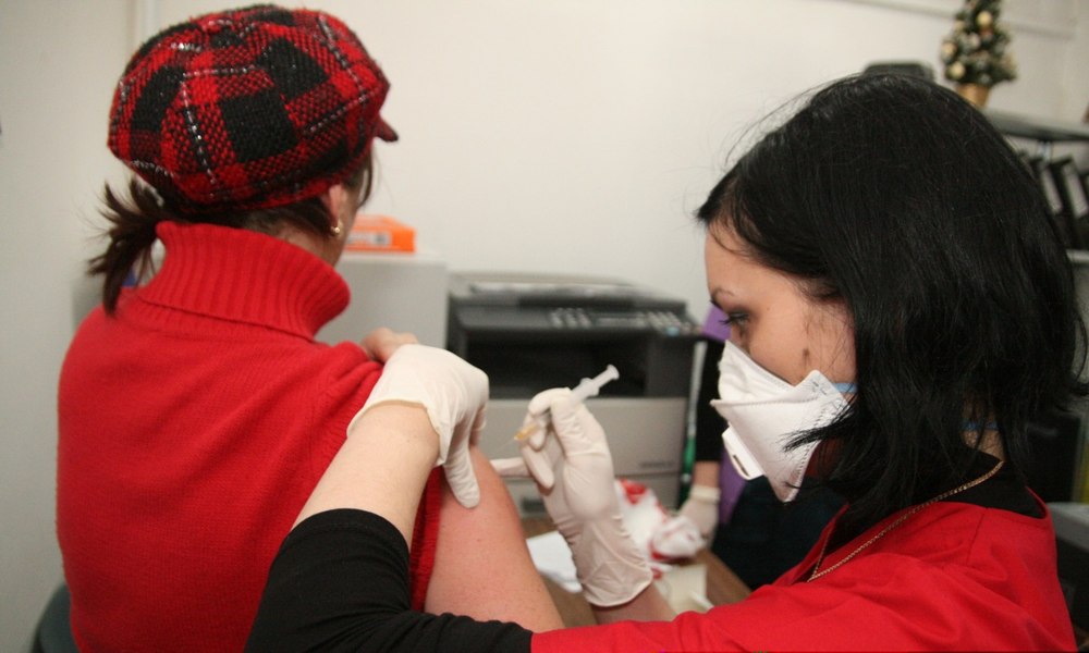 Primele cazuri de gripă. Medic: „Nu e târziu pentru vaccinare. După o săptămână, posibilitatea de a face gripă scade cu 50%”