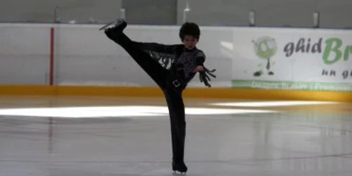 Micii patinatori şi-au etalat talentul pe gheaţă Foto: Stelian Grăjdan