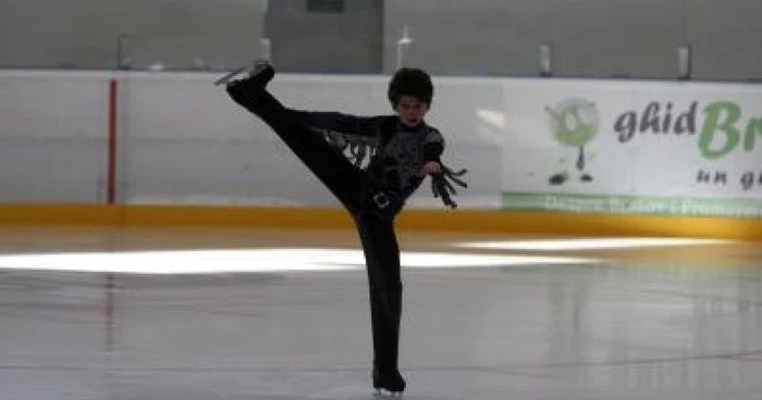 Micii patinatori şi-au etalat talentul pe gheaţă Foto: Stelian Grăjdan