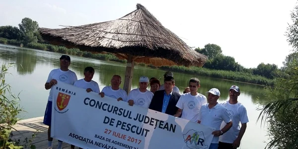 Imagine de la deschiderea concursului de pescuit pentru nevăzători FOTO CJG