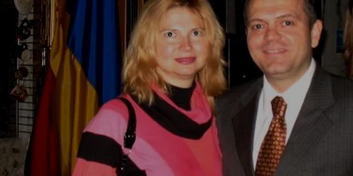 Soţii Corina şi Adrian Vieriţa deţin funcţiile de ministru consilier la secţia politică, respectiv ambasador în SUA