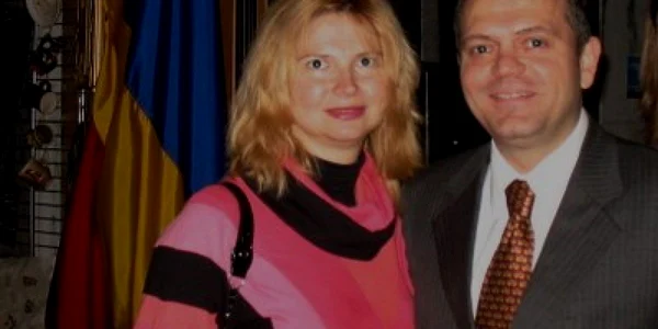 Soţii Corina şi Adrian Vieriţa deţin funcţiile de ministru consilier la secţia politică, respectiv ambasador în SUA