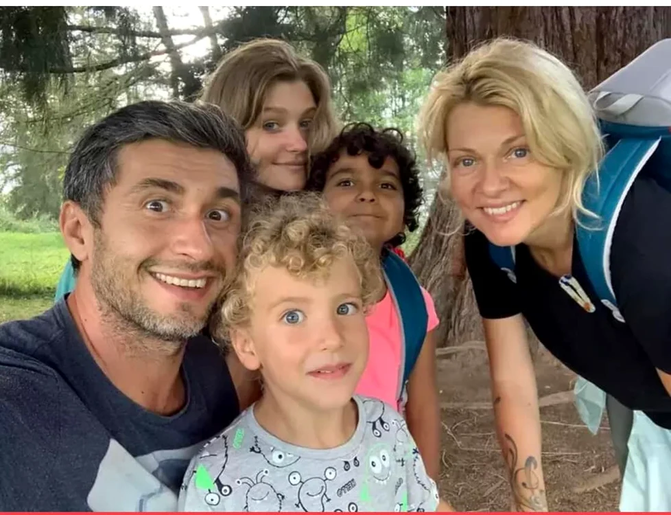 Dragoș Bucur, alături de Dana Nălbaru au o familie frumoasă. Sursă: Facebook