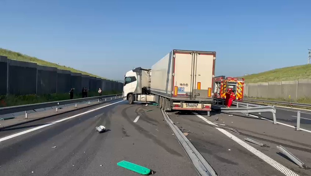 Accident grav pe Drumul Expres Craiova-Pitești. Un bărbat a decedat, traficul este complet blocat