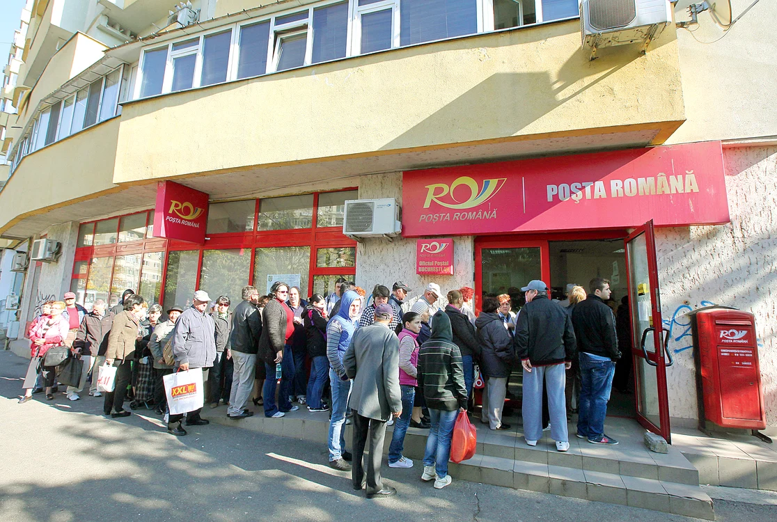 
    Sucursalele Poştei Române  sunt extrem de aglomerate în  zilele când se plătesc pensiile. Oare cum vor fi acestea când  se va da drumul la credite?   
