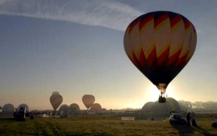 Frenezie mediatică pentru un băieţel "în balon" - Revista presei internaţionale
