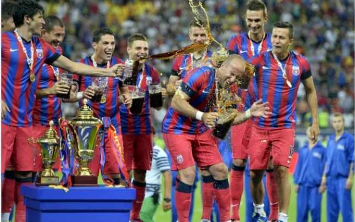 Steliştii sunt favoriţi la câştigarea campionatului