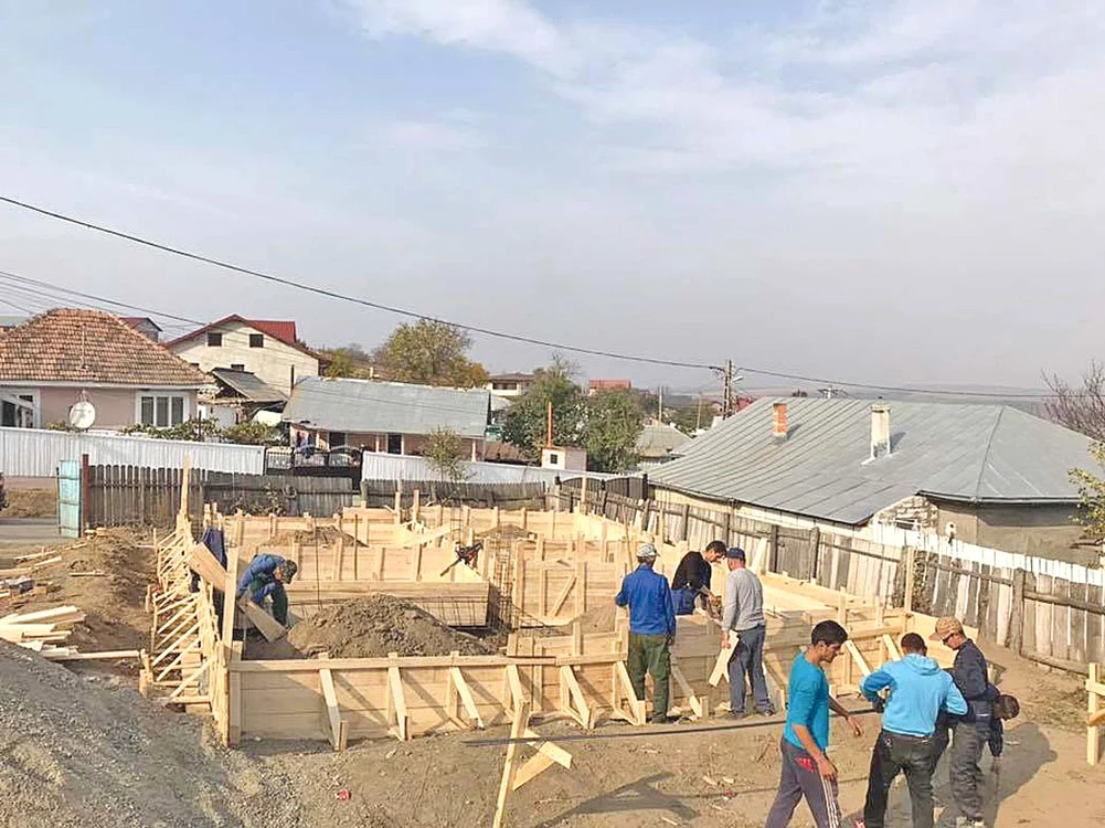 Fundaţia „Casa Share“ din Iaşi  s-a oferit să le construiască o  nouă casă până la Crăciun
