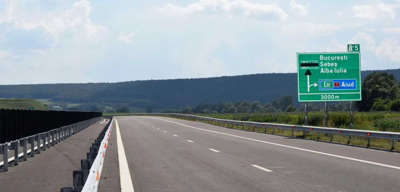 Investiţia include şi alte lucrări pe lângă amenajarea şoselei propriu-zise, cum ar fi consolidarea unor versanţi. Foto: Arhivă