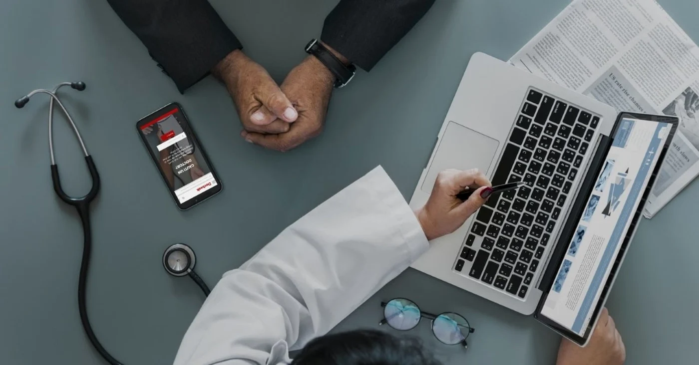 Pandemia a făcut ca mulți români să apeleze la consultații medicale online și să-și facă programări pe platforme digitale