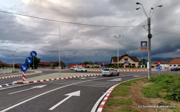 noul sens giratoriu de la santuhalm deva foto daniel guta adevarul