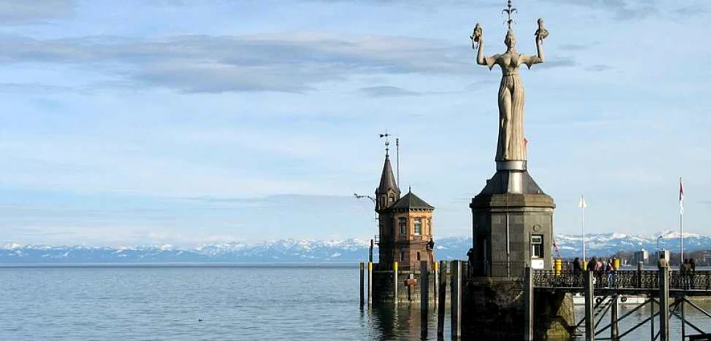 Constanţa - lacul care desparte trei ţări Sursa foto wikipedia.org, autor user FB78