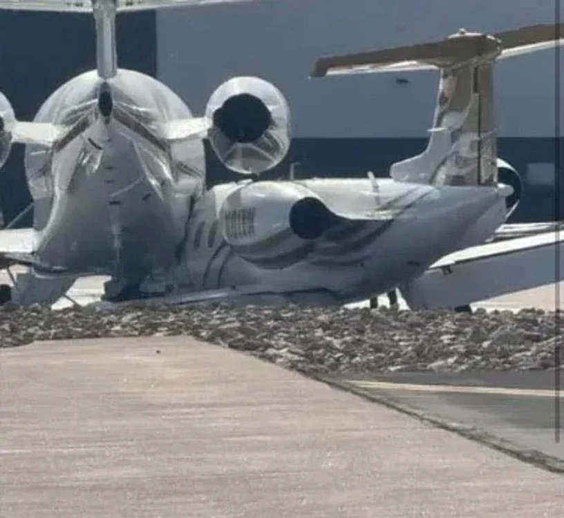 Avionul a intrat într-o altă aeronavă parcată Foto: X