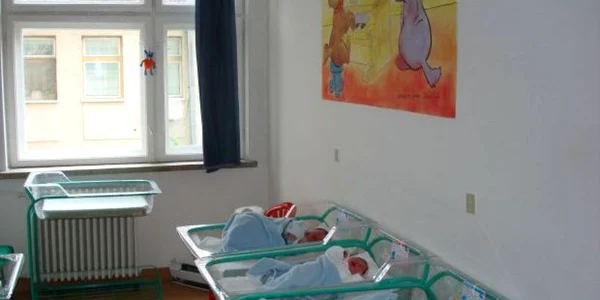 Bebeluşii sunt adusşi pe lume într-un spaţiu amenajat în secţie de ginecologie