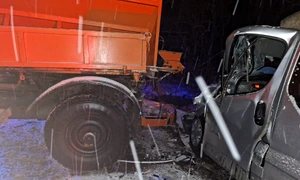 DRDP Craiova accident intre un microbuz si un utilaj de deszăpezire 4 jpeg