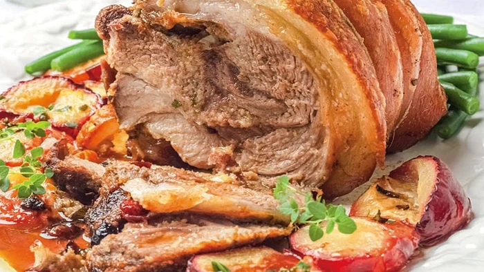 pulpa de porc la cuptor cu prune uscate jpg
