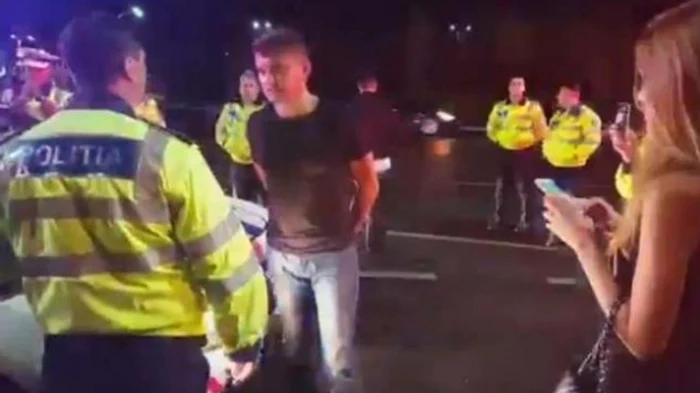 Acesta este momentul când Cristian Boureanu se pregătește să-l lovească pe polițist cu genunchiul în zona intimă