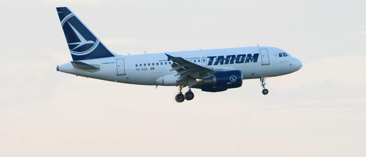Avion al TAROM în zbor