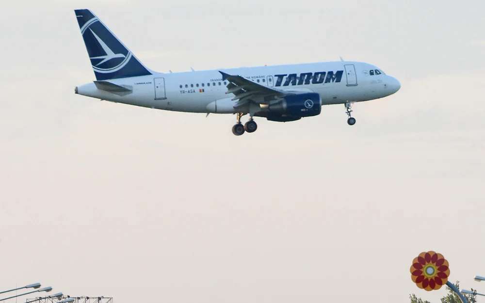 Tarom introduce verificarea zborurilor în timp real