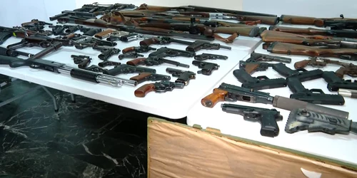 arme potra prezentate de politia romana foto digi 24 (2) jpg