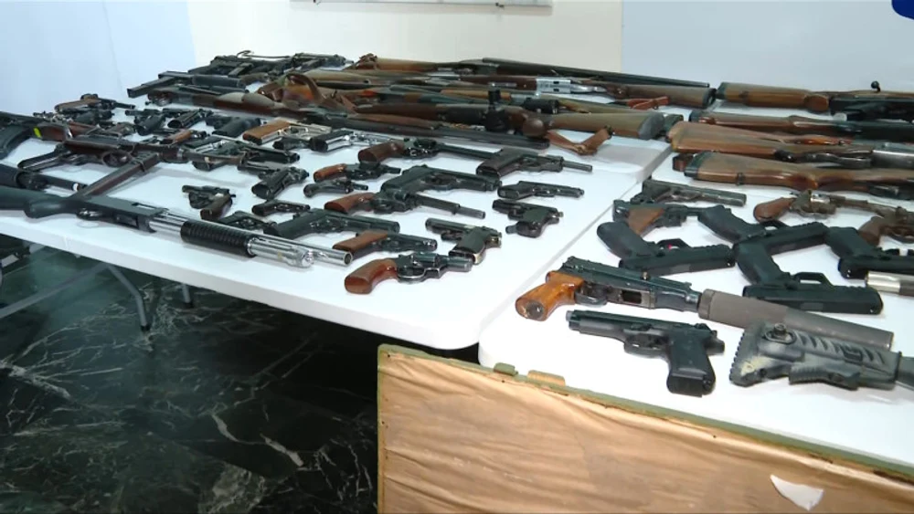 Bilanţ: peste 2.700 de arme deţinute ilegal, confiscate de poliţişti în primele nouă luni ale anului