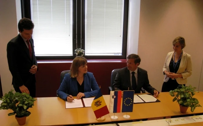 Ministrul Afacerilor Externe şi Integrării Europene, Natalia Gherman şi omologul sloven, Karl Erjavec FOTO: mfa.gov.md