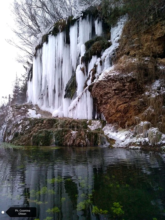 Cascada cu apă termală din Toplița (© Cosmina Marcela OLTEAN)