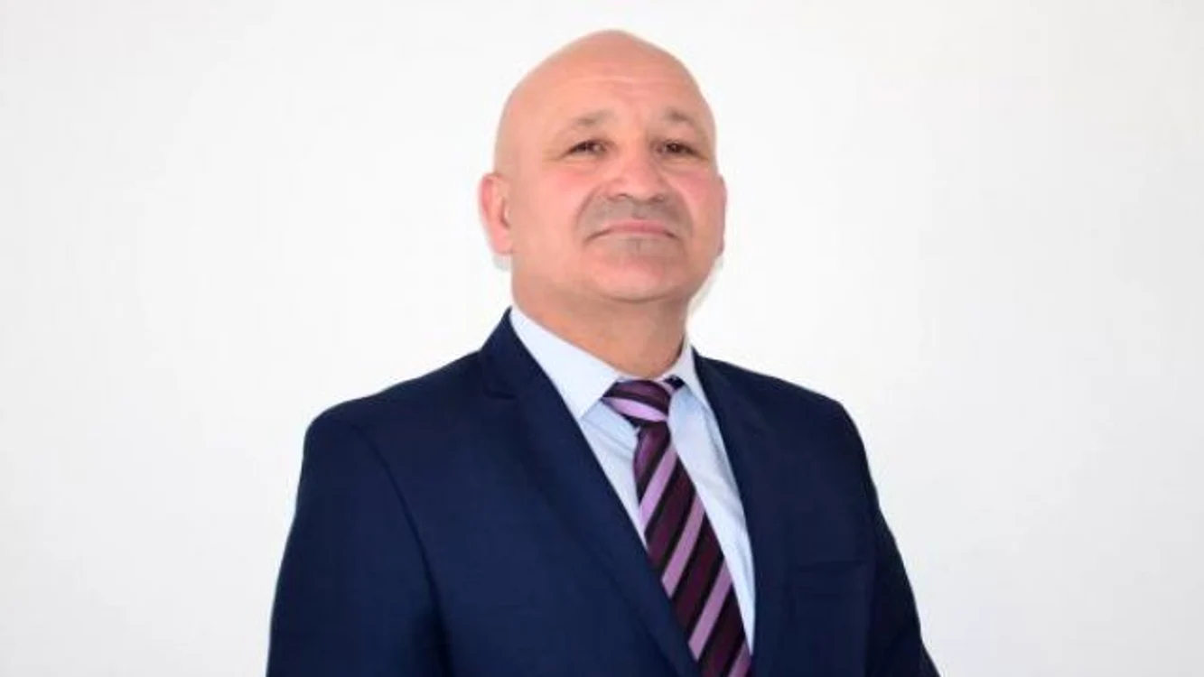 Primarul Vasile Saşa (56 de ani) susţine că a fost lovit fără motiv.FOTO: Arhivă personală/Facebook