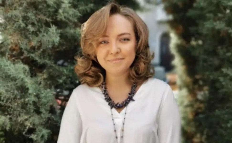 Scandalul secretarei lui Vela, decorată „ilegal” de Iohannis. Asociația Reset a obținut în instanță anularea decretului prezidențial 