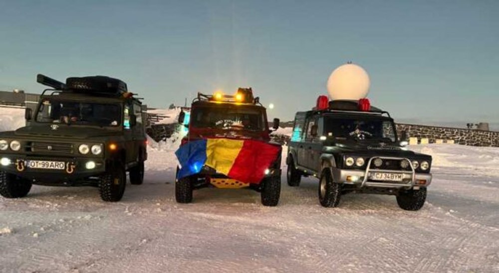 Aventura unor clujeni care au ajuns cu 3 maşini Aro, vechi de peste 20 de ani, până la Capul Nord: „Ne-a oprit în vamă în Norvegia şi ne-a întrebat dacă ducem cartofi”
