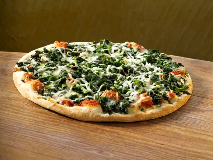 pizza cu spanac jpeg
