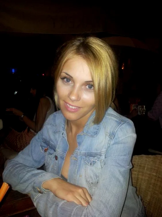 
    Andreea s-a arătat dezamăgită de preţurile englezilor (foto:Facebook)  