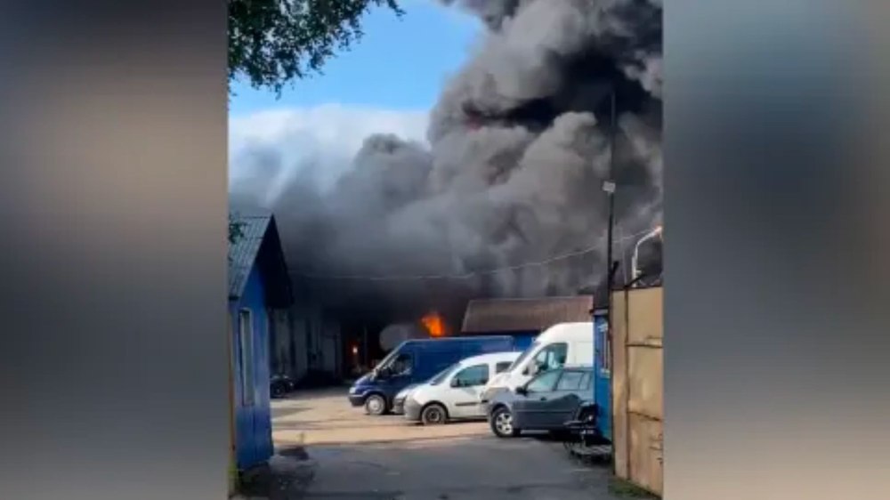 Incendiu puternic la un depozit de petrol din Sankt Petersburg VIDEO
