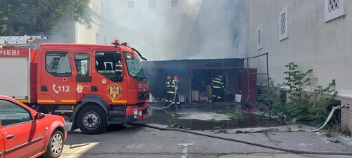 Incendiu produs la o anexă lipită de clădirea Operei Naţionale foto isubif