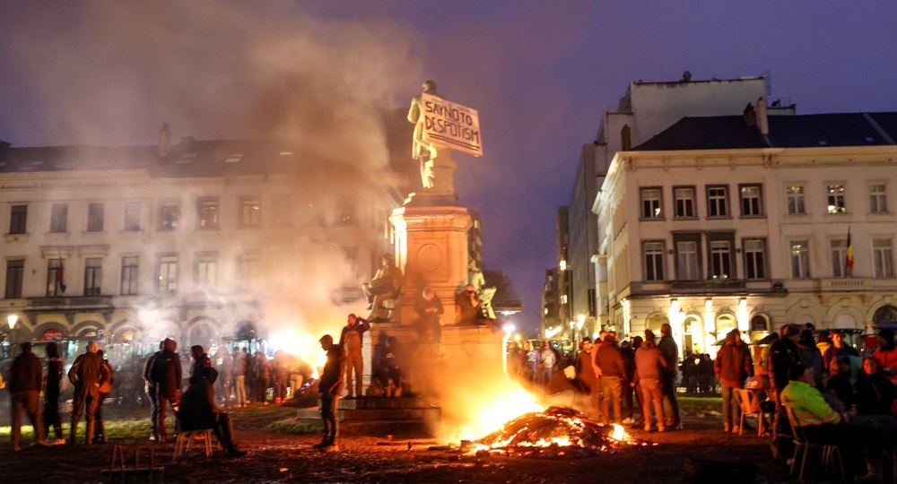 Protestele fermierilor lovesc în inima UE: Bruxellesul, blocat de o mie de tractoare