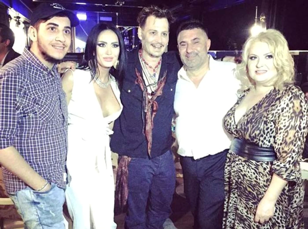 
    Toată familia Clejanilor s-a fotografiat cu actorul americanFOTO: Arhiva personală  