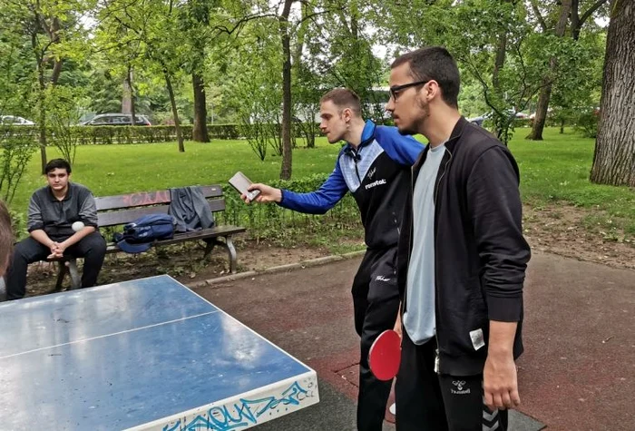 Ovidiu Ionescu a jucat tenis de masa cu telefonul