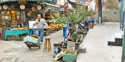 Preţurile scad, pulsul creşte în pieţele din Istanbul