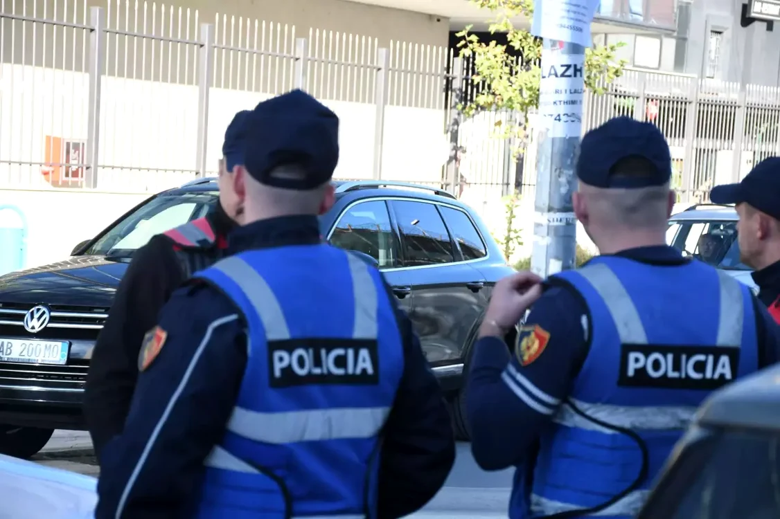 Atac armat într-o sală de judecată din Albania.