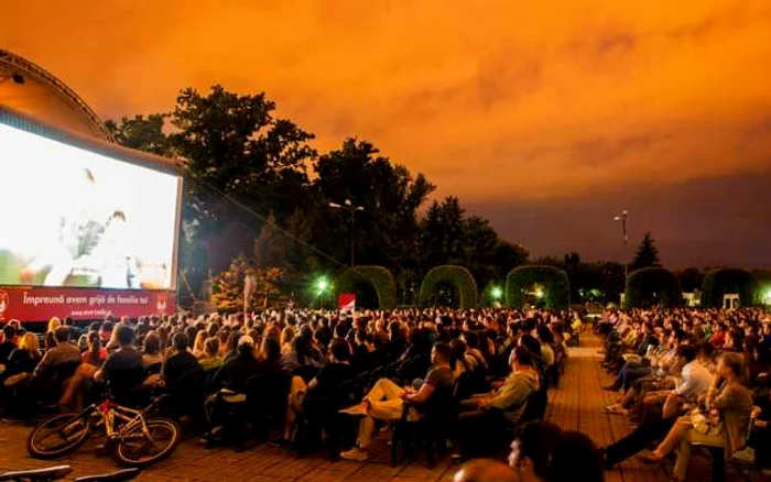 Parcul Rozelor s-a transformat în cinema în aer liber