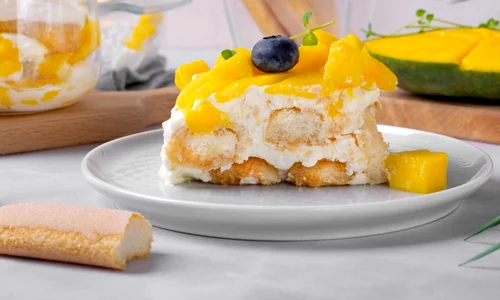 Tiramisu cu mango  Sursa foto shutterstock 2231314733 jpg