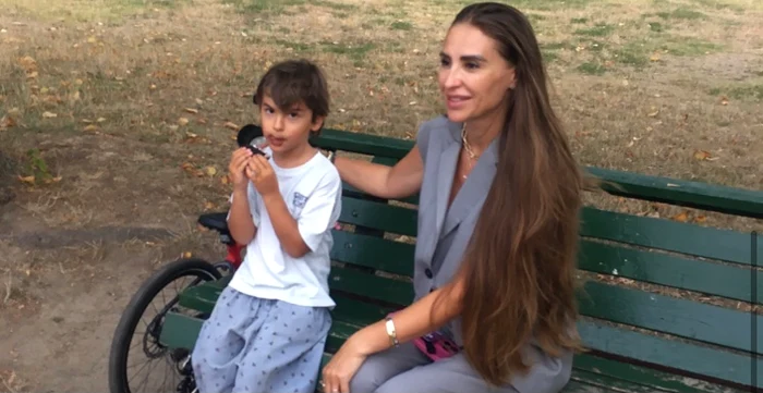 Roxana Blagu e topită după băiețelul ei, Sasha foto: Alina Erimia