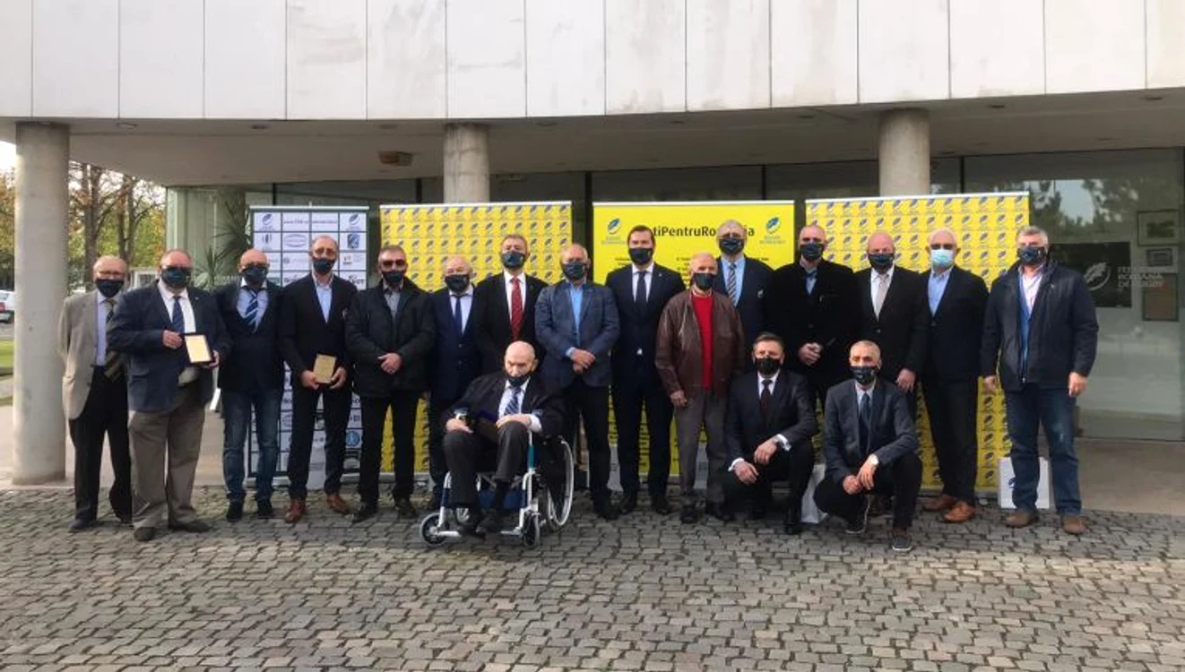 
    Eroii care învingeau Franța acum 40 de ani au fost premiați de Federația Română de Rugby  