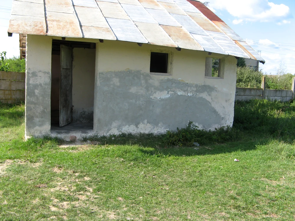 Multe școli din țară au grupuri sanitare în curte. SURSA Arhivă